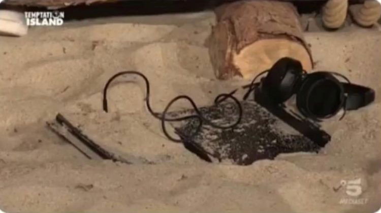 ‘Temptation Island 5’, ecco le reazioni di alcuni volti noti alla terza puntata del reality show che ha registrato un nuovo record di ascolti! (Video) preview