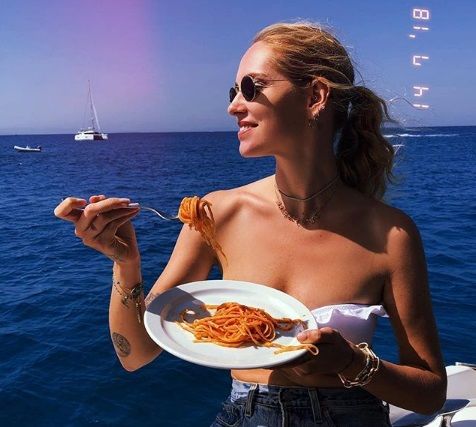Chiara Ferragni si scaglia contro l’articolo del ‘Corriere della Sera’: “Le mie amiche definite ‘rotonde e felici’? Messaggio sbagliatissimo!” preview