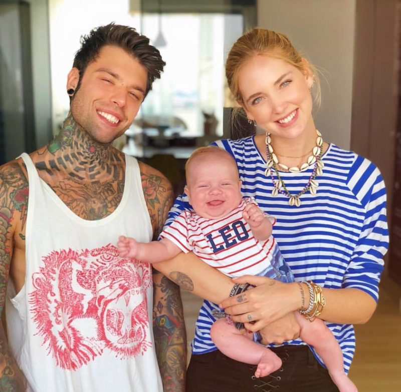 Fedez difende Chiara Ferragni: “Siamo due persone venute dal nulla che si sono costruite tutto da sole!”. E a proposito della scelta di non battezzare il loro Leone… preview