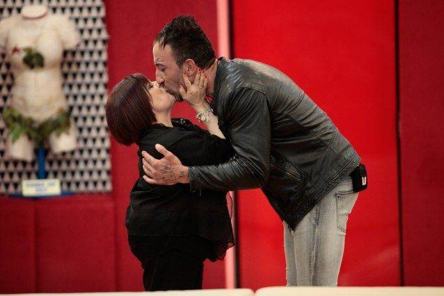 ‘Gf 15’, nuove accuse a Simone Coccia da parte di una modella che lo esorta: “Chiedi scusa a Stefania Pezzopane e a tutte le donne cui ti sei proposto mentre stavi con lei!” preview