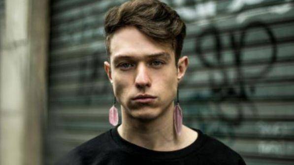 ‘Amici 17’, Irama a poche settimane dalla vittoria: “Continuo a lavorare cercando di rimanere con i piedi per terra”. E sul rapporto con i fan… preview