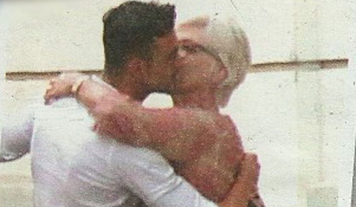 ‘Gf 15’, Lucia Bramieri paparazzata con un ragazzo di 23 anni in meno: “Ho il freno a mano tirato, ma mi ha fatto una corte serrata!” preview