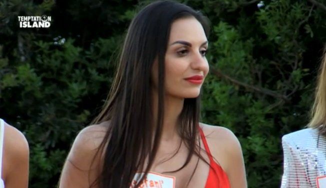 ‘Temptation Island 5’, è Stefanì Nobile la tentatrice di Riccardo Guarnieri che ha portato Ida Platano alle lacrime (foto) preview