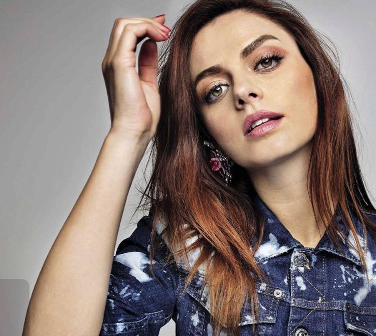 Annalisa Scarrone rivela a ‘Vanity Fair’ il suo cambiamento: “Ero piena di sovrastrutture, non mi riconoscevo” preview