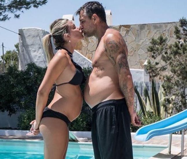 Bobo Vieri confida: “Costanza Caracciolo è una compagna meravigliosa, sorride sempre e sto bene con lei. Ora diventeremo papà e mamma, non vedo l’ora!” preview