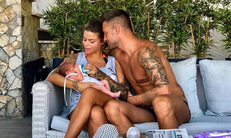 ‘Uomini e Donne’, Francesca Del Taglia replica agli haters: “Mi avete accusato di non allattare mio figlio per dimagrire prima… voi siete pazze!” (Video) preview