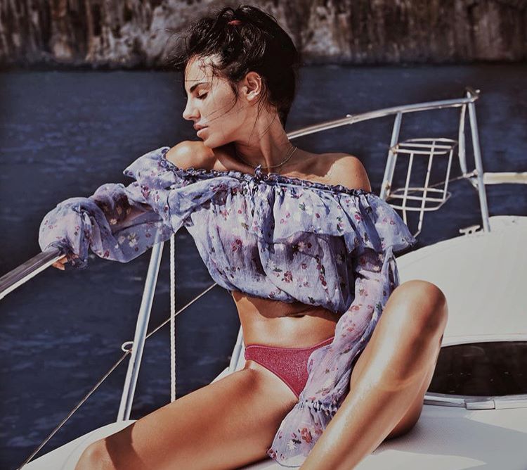 Giulia De Lellis a una fan: “Perché non dovrei essere felice? I problemi della vita sono altri” preview