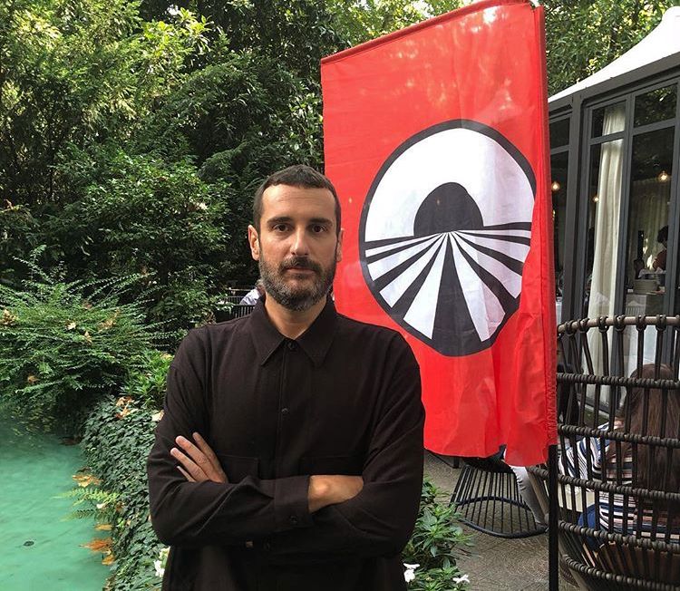 ‘Pechino Express’, Costantino della Gherardesca alla vigilia della settima edizione: “La tv è il mio rifugio”. E a proposito di Paola Caruso… preview