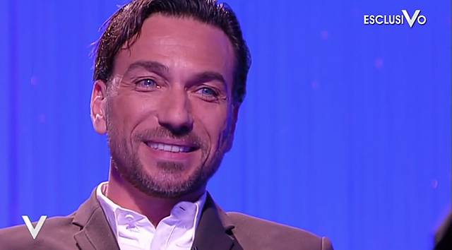 Costantino Vitagliano, dopo il lutto per la mamma scomparsa ricomincia a sorridere per la figlia Ayla article-post