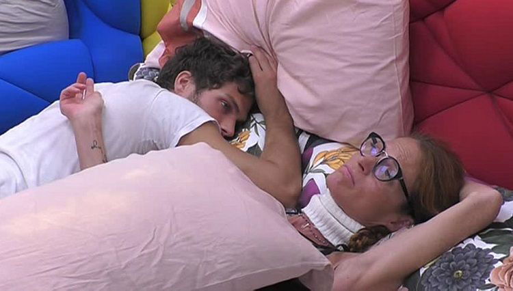 ‘Gf Vip 3’, Elia Fongaro e Jane Alexander sempre più vicini: le insinuazioni dei loro coinquilini! (Video) preview