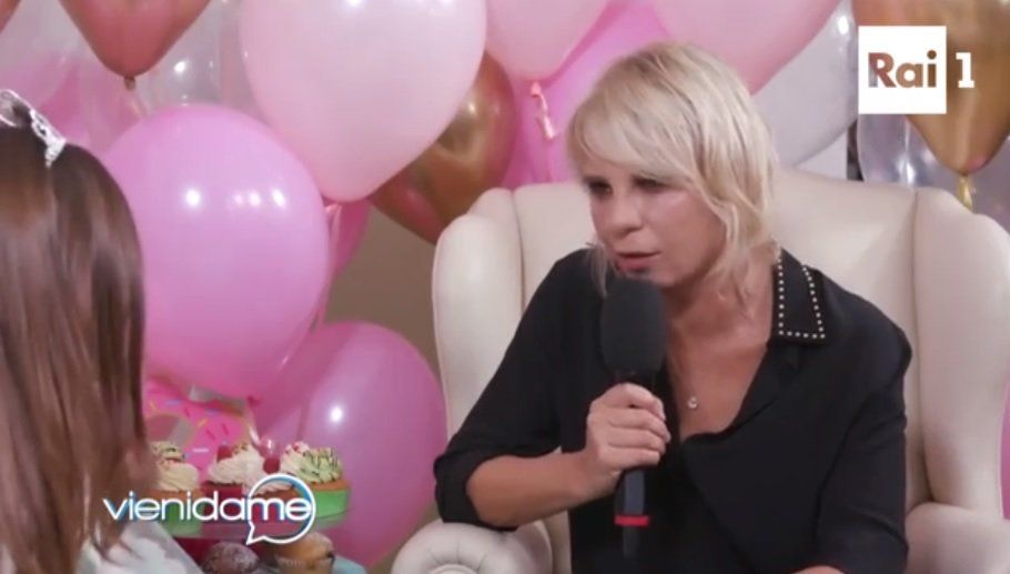 ‘Vieni Da Me’, Maria De Filippi registra un’intervista per Caterina Balivo, ma una telefonata blocca la messa in onda! article-post