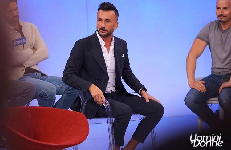 Nicola Panico a IsaeChia.it: “L’accanimento verso Sara Affi Fella è esagerato, parla anche gente che ha fatto di peggio ed è stata brava a nascondersi. L’ultima volta che l’ho vista? Venerdì in un supermercato e…” preview