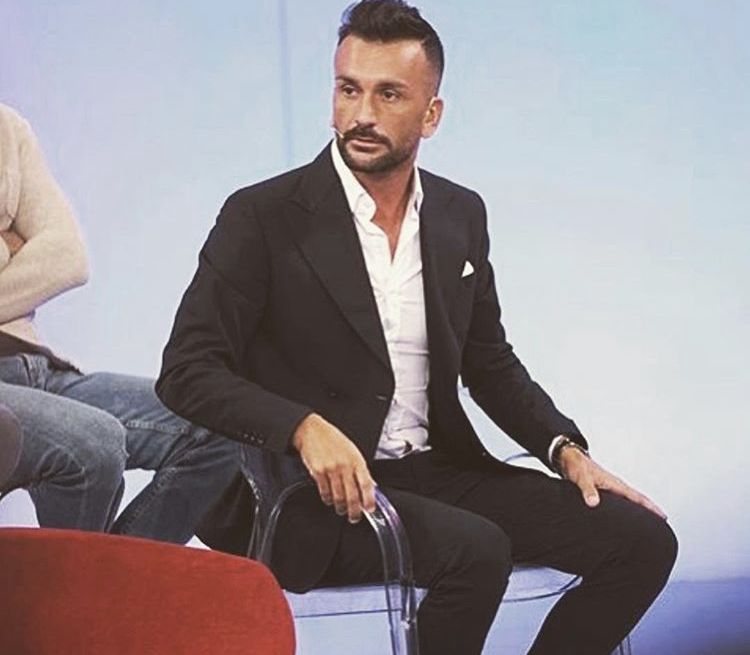 Nicola Panico sui social dopo la puntata di oggi di ‘Uomini e Donne’: “La mia vita è un continuo fallimento ma nessuno mi toglierà l’amore incondizionato che ho provato” preview