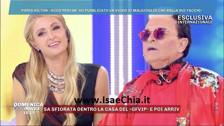 ‘Domenica Live’, nel salotto di Barbara D’Urso l’iconico incontro tra Paris Hilton e Cristiano Malgioglio (Video)