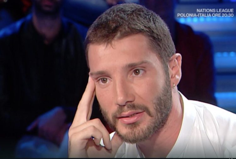 ‘Domenica In’, Stefano De Martino si commuove vedendo una foto con Belen Rodriguez e il figlio Santiago e rivela: “Quello è il mio posto preferito” preview