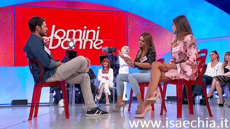 ‘Uomini e Donne’: l’opinione di Chia sulla puntata del Trono over del 31/10/18 article-post