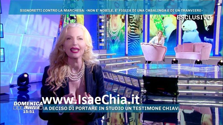 ‘Domenica Live’, la Marchesa Daniela Del Secco D’Aragona da spettacolo (trash). E alle accuse di non essere nobile replica così (Video) preview