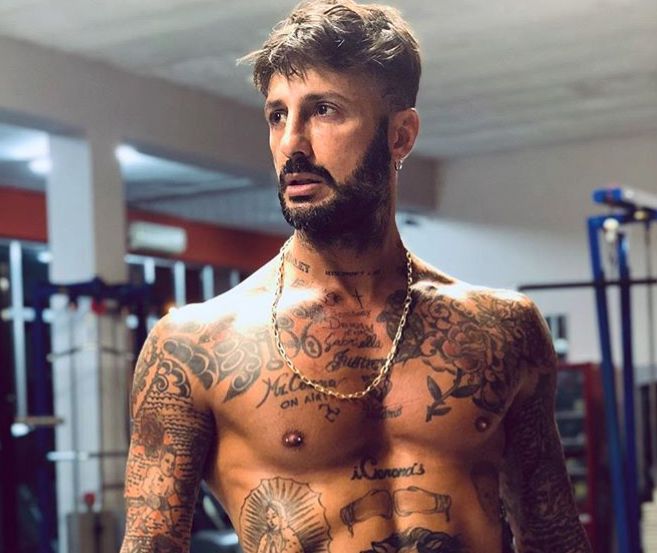 Fabrizio Corona, nuove piccanti rivelazioni sulle donne della sua vita: dal tradimento ai danni di Silvia Provvedi alle notti bollenti con due naufraghe de ‘L’Isola dei Famosi’! preview