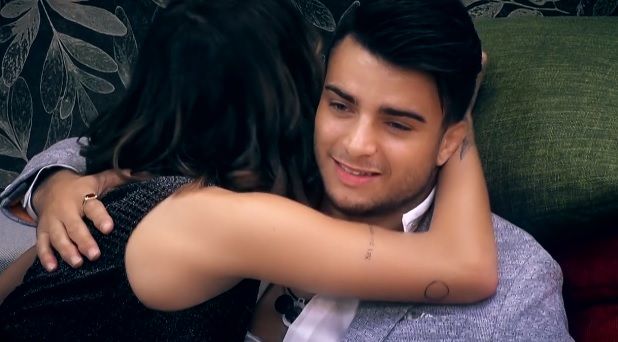 ‘Gf Vip 3’, dopo i duri attacchi di Alessandro Cecchi Paone a Giulia e Silvia Provvedi arriva la secca replica di Fabio Basile preview