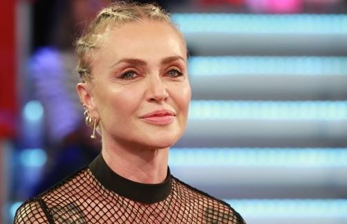 Cicogna in arrivo per Paola Barale? Una nostra lettrice la avvista e ci racconta che… (Foto) preview