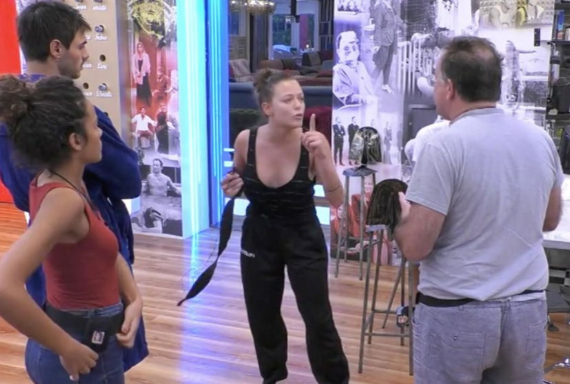 ‘Gf Vip 3’, scoppia il caos nella Casa e Alessandro Cecchi Paone si scaglia contro Silvia Provvedi: “Fabrizio Corona è il peggior esempio per i giovani italiani, e tu ci sei stata fidanzata!” preview