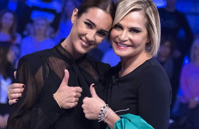 Simona Ventura a ‘Verissimo’: “Sapevo dei tradimenti di Stefano Bettarini ma stavo zitta. Gerò Carraro? Lo amo ma…” preview