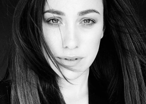 ‘Uomini e Donne’, Teresanna Pugliese risponde ai fan svelando qualche curiosità sulla sua vita privata. E a chi paragona le sue nozze con quelle di Chiara Ferragni e Fedez replica… preview