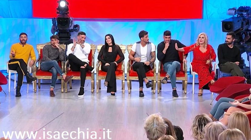 ‘Uomini e Donne’, il Trono classico pronto al debutto in prima serata: ecco i dettagli preview