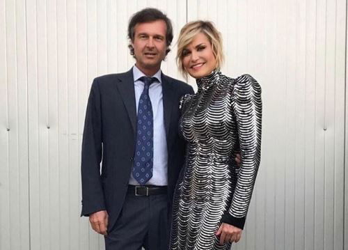Simona Ventura e Geró Carraro sui social: “Abbiamo deciso di interrompere la nostra storia!” (Video) preview