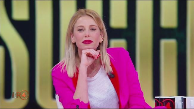 ‘L’Isola dei Famosi’, Alessia Marcuzzi choc: “Confesso che ho peccato, anche io più volte sono caduta in tentazione. Sono una passionale, ma quando ho tradito…” preview