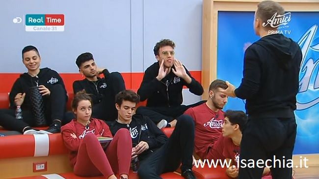 ‘Amici 18’, un fuorionda scatena la polemica all’interno del talent show! (Video) preview