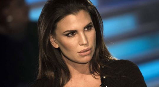 ‘Rivelo’, Claudia Galanti racconta della terribile scomparsa della sua bambina e ammette di avere un grande rimpianto… article-post