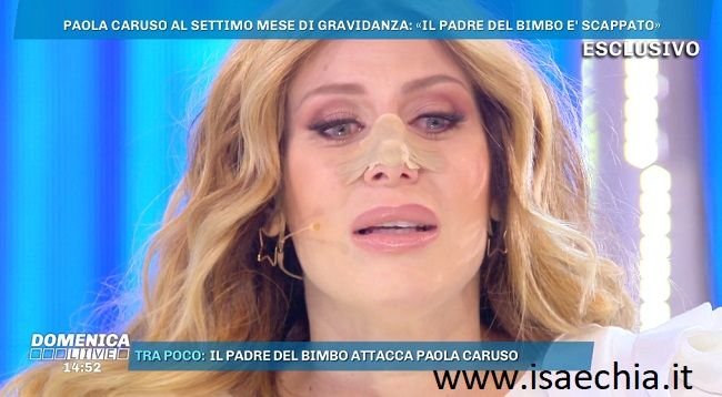 ‘Domenica Live’, Paola Caruso rischia di sentirsi male raccontando come sono andate davvero le cose con il papà del bimbo che porta in grembo (video)