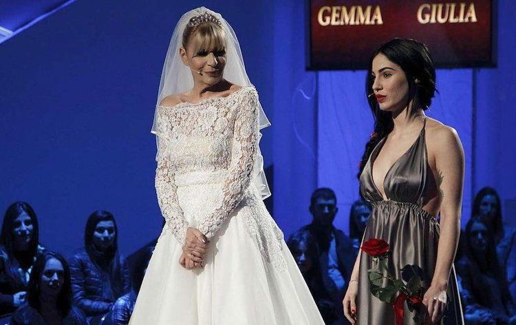 ‘Uomini e Donne’, il debutto in prima serata capitanato da Giulia De Lellis e Gemma Galgani: ecco quale sarà il loro ruolo! preview
