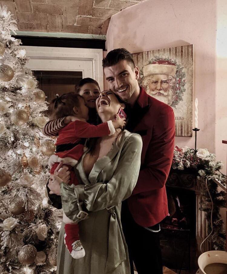 ‘Uomini e Donne’, critiche per la foto di fine anno di Marco Fantini e Beatrice Valli: ecco il perché (e la risposta dell’ex tronista) preview