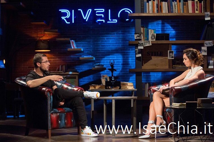 Andrea Pinna a ‘Rivelo’: “Il mio fidanzato mi tradì con un ballerino di ‘Amici di Maria De Filippi’!” article-post