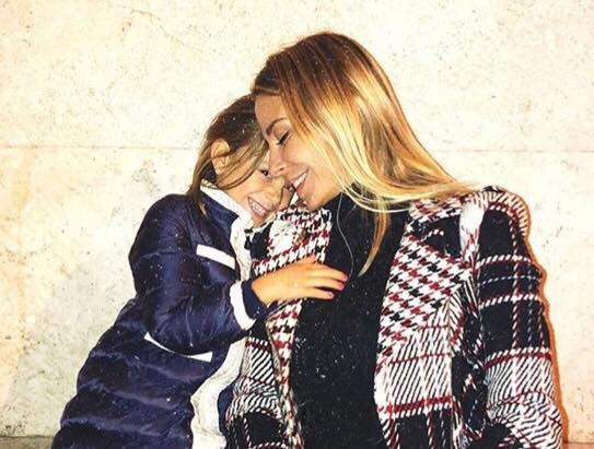 ‘Uomini e Donne’, l’ex tronista Sabrina Ghio in lacrime: “Non passerò il Natale con la mia bimba, ma…” (video) preview