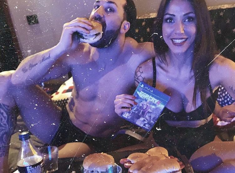 ‘Temptation Island 4’, Selvaggia Roma importunata in discoteca, scatta la rissa e il fidanzato Luca Muccichini finisce al pronto soccorso (Video) preview