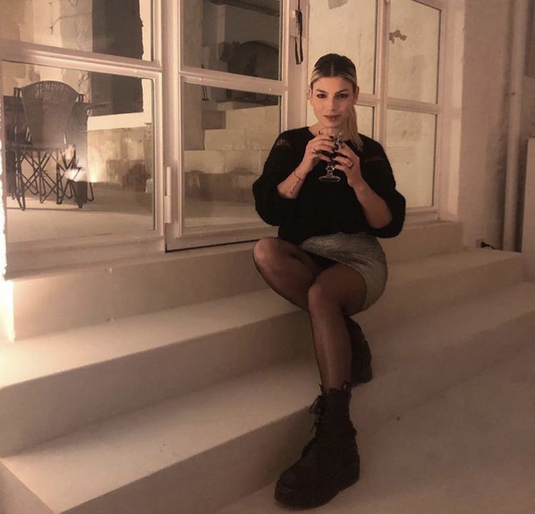 Emma Marrone risponde alle curiosità dei fan e rivela: “Il mio principe azzurro? Sicuramente si è perso un po’ per strada…” preview