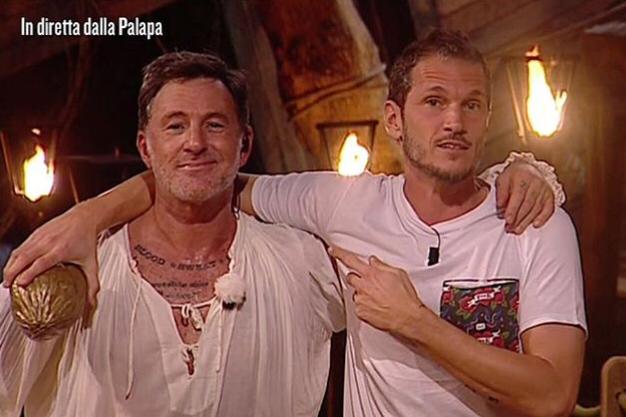 ‘Isola 14’, prima puntata: Alvin svela ai naufraghi di essere il vero inviato, Taylor Mega al centro delle polemiche! E al televoto vanno.. preview