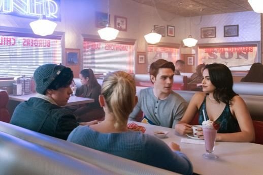 ‘Riverdale’, Lili Reinhart fa coming out: “Sono bisessuale!”