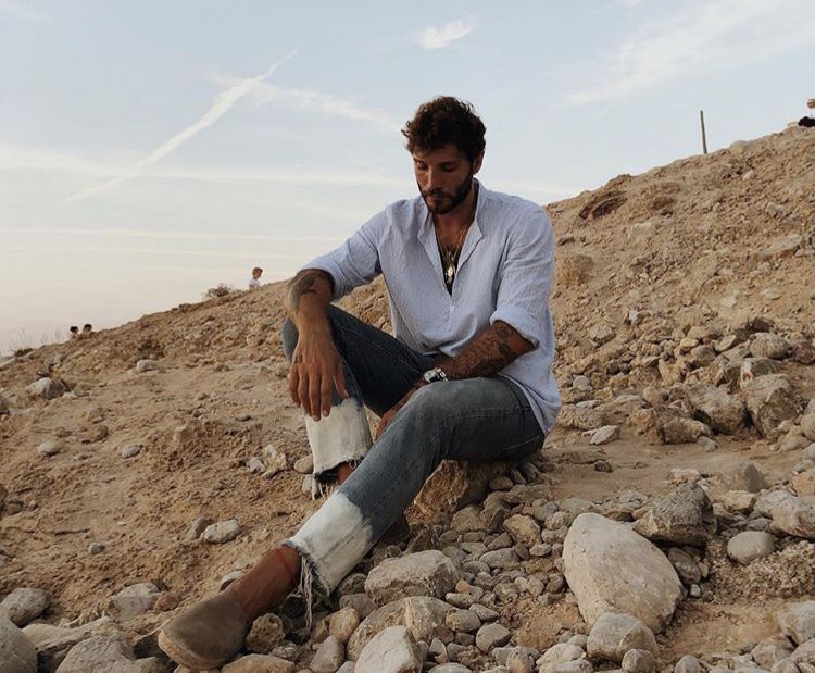 Stefano De Martino rivela: “Sono single, mio figlio Santiago è il mio fidanzato”. E a proposito dei ritocchini estetici… preview