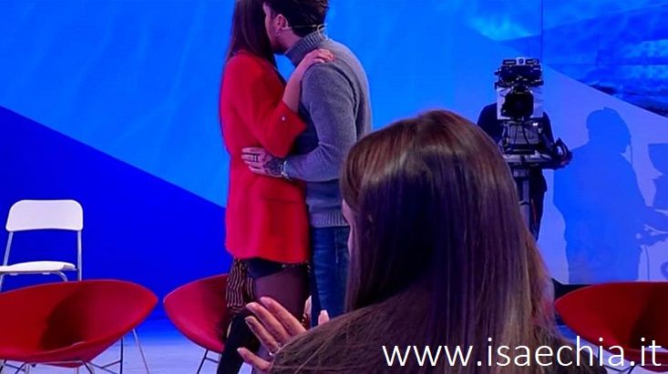 ‘Uomini e Donne’: l’opinione di Isa sulla puntata del Trono classico del 18/01/19 preview