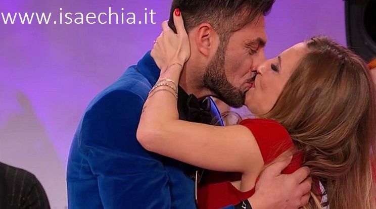 ‘Trono over’, Ursula Bennardo parla della sua gravidanza: “Non avendo più vent’anni devo stare a riposo su consiglio dei medici, fortunatamente Sossio Aruta mi aiuta tantissimo!” preview