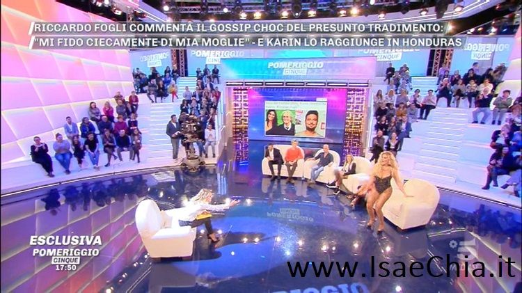 ‘Pomeriggio 5’, l’abito di Francesca Cipriani censurato dalla vigilanza… e lei si spoglia in diretta! (Video) article-post