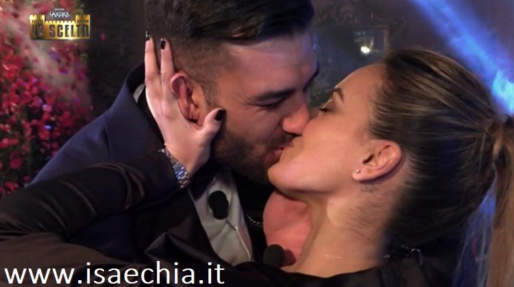 ‘Uomini e Donne’: l’opinione di Chia sulla scelta di Lorenzo Riccardi (22/02/19) preview