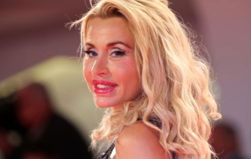 ‘Gf Vip’, Valeria Marini sta frequentando un uomo vent’anni più giovane di lei: Gianluigi Martino! preview