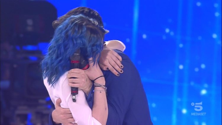 ‘Amici 18’, Ludovica Caniglia e Jefeo hanno una relazione: Maria De Filippi lancia lo scoop in diretta! preview
