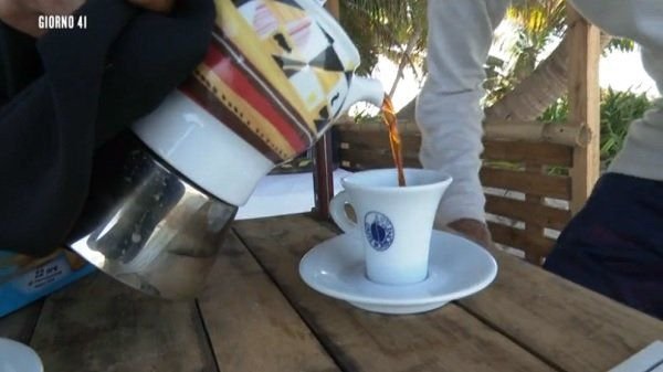 ‘Isola 14’, Caffè Borbone interrompe la collaborazione dopo la vicenda di Riccardo Fogli!