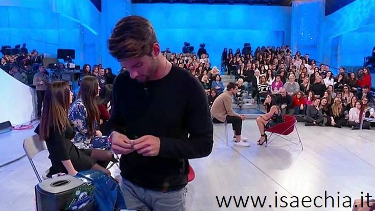 ‘Uomini e Donne’: l’opinione di Isa sulla puntata del Trono classico del 7/03/19 preview